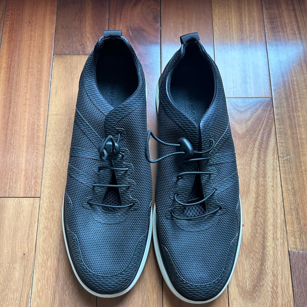 Urban Revivo Black Sneakers